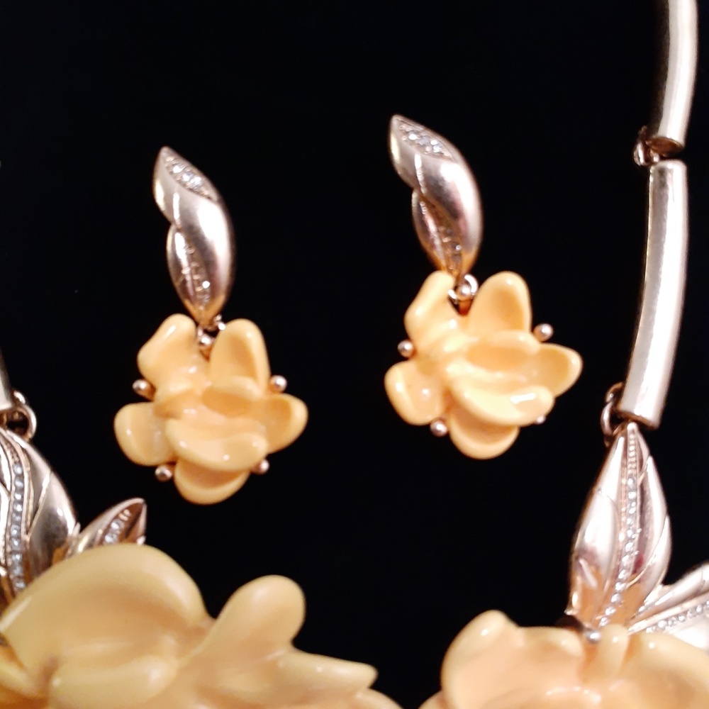 Signed Oscar de la Renta Marigold Necklace Set - Picture 7 of 8